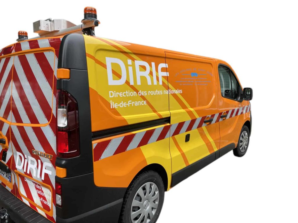 renault trafic dirif avec panneau travaux tri flash