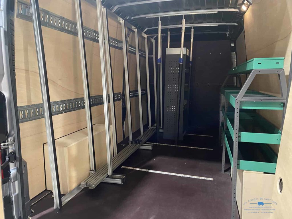 habillage bois intérieur avec rail universel barre de maintient et porte verre intérieur