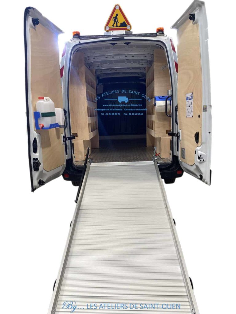 habillage utilitaire avec habillage étagère gauche et droite rampe de chargement