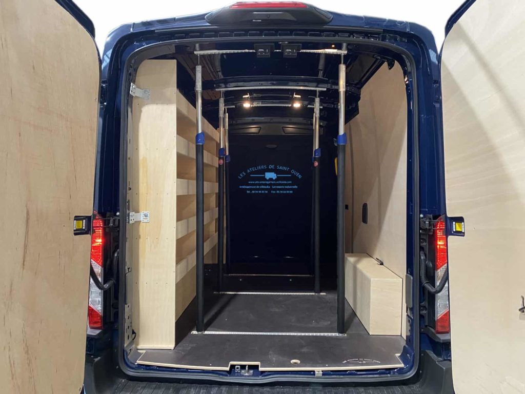 ford custom 2t avec habillage bois avec barre de maintien avec étagère gauche