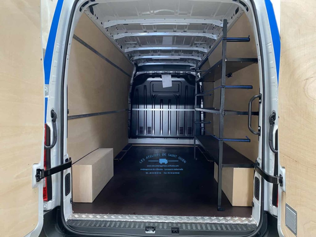 aménagement utilitaire avec étagère en alu sur mesure et rail aéro