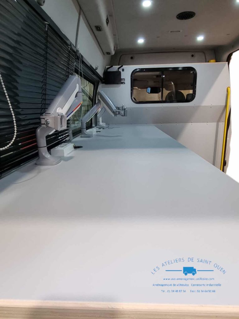 ford transit 2t bureau mobile avec ordinateur bureau cloison de séparation sur mesure