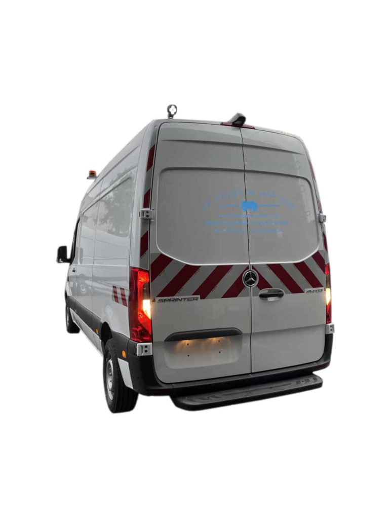 mercedes sprinter avec bande réfléchissante phare de travail caméra de recul et gyrophare