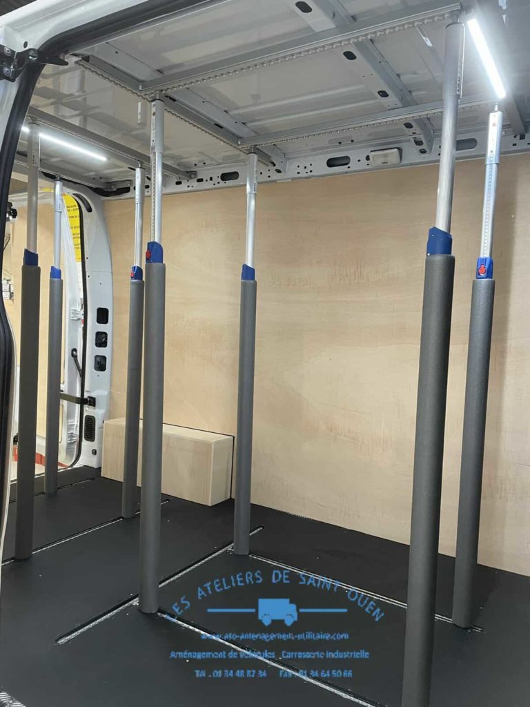 habillage en bois avec rail universel bare de maintien avec mousse de protection