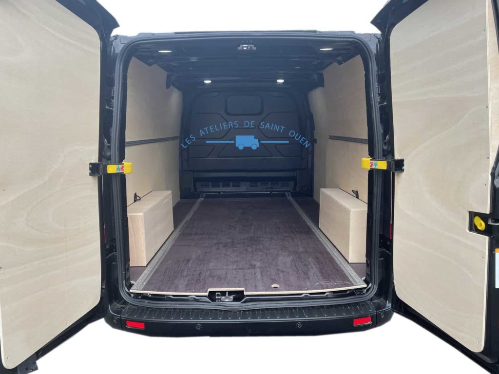 ford custom avec habillage bois et rail aéro