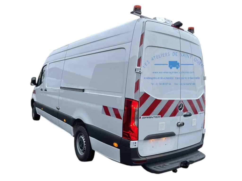 mercedes sprinter avec bande réfléchissante pcaméra de recul panneau triangle relevable grille aération gatelock