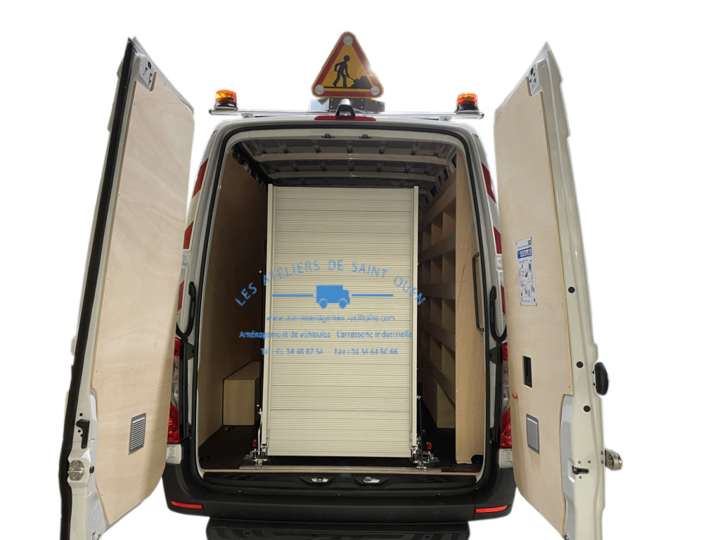 renault master avec rampe repliable habillage bois et tri flash triangle travaux