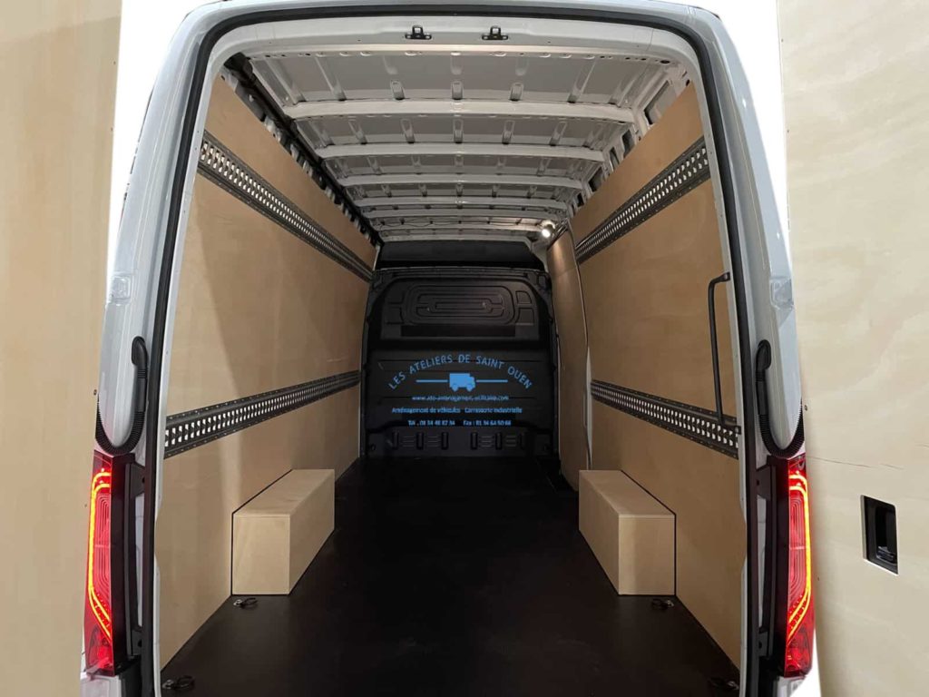 mercedes sprinter avec rail aéro et plancher anti dérapant