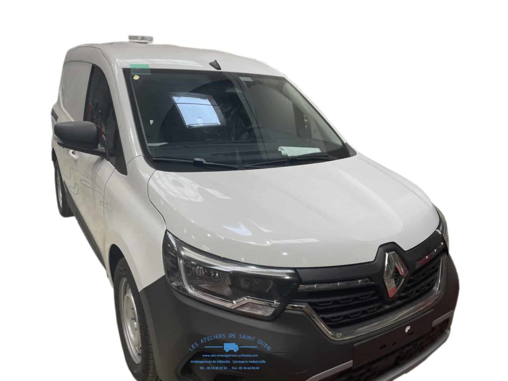 aérateur tournant sur pavillon installé sur un fourgon kangoo express renault