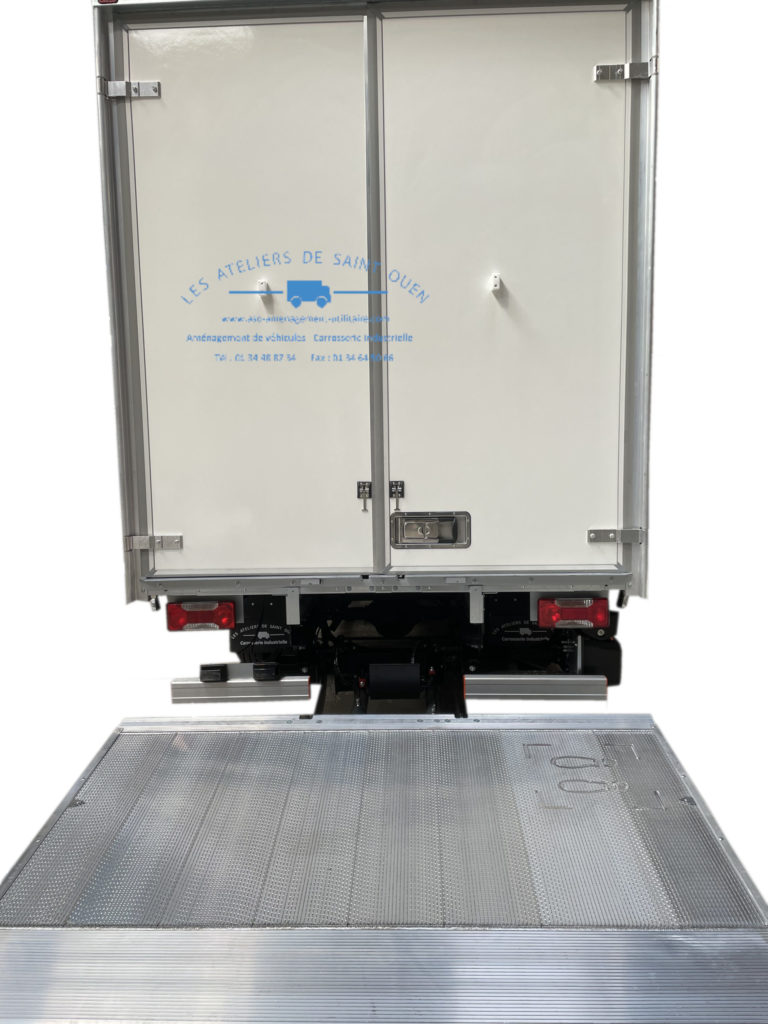 iveco daily caisse grand volume 20m3 avec hayon élévateur