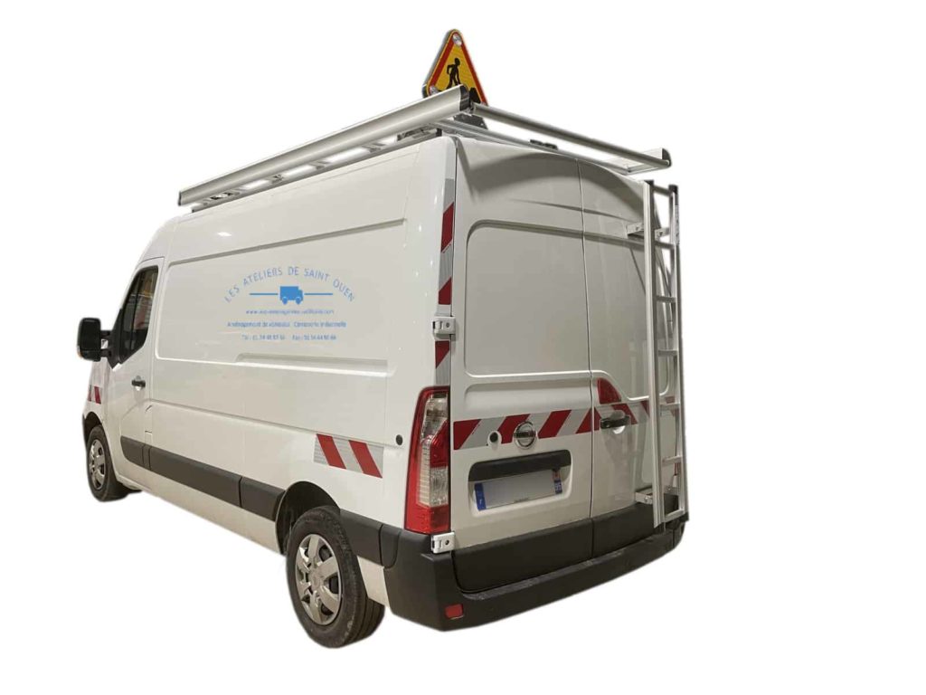 nv400 avec bande réfléchissante panneau triangle relevable grille aération galeriee et echelle