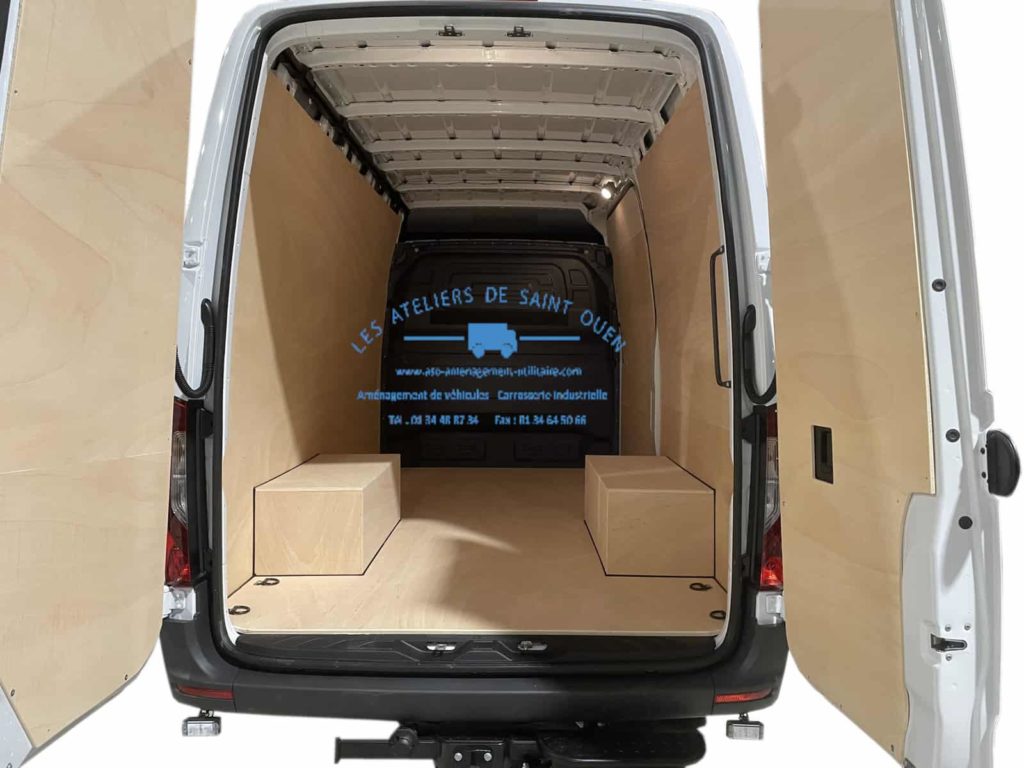 mercedes sprinter avec habillage en bois contreplaqué