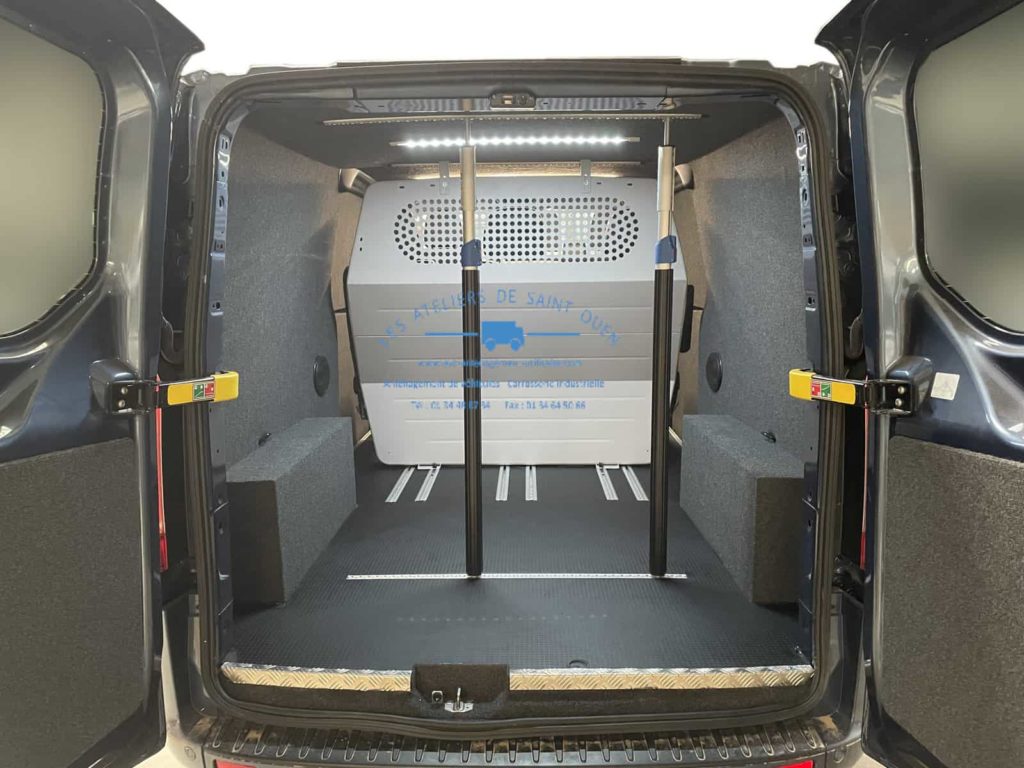 ford transit custom cabine approfondie avec barre de maintient led enceinte et cloison de séparation