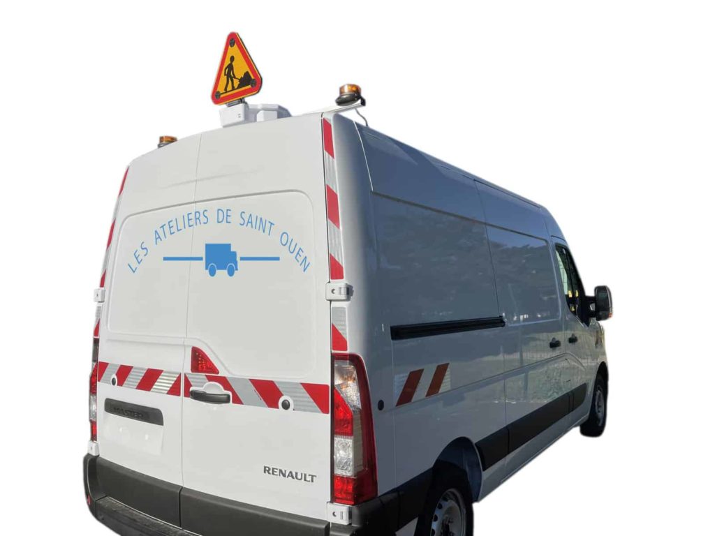 renault master avec bande réfléchissante avec tri flash et gyropahre
