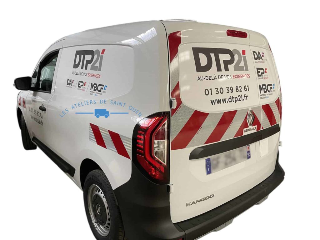 renault kangoo avec bande réfléchissante