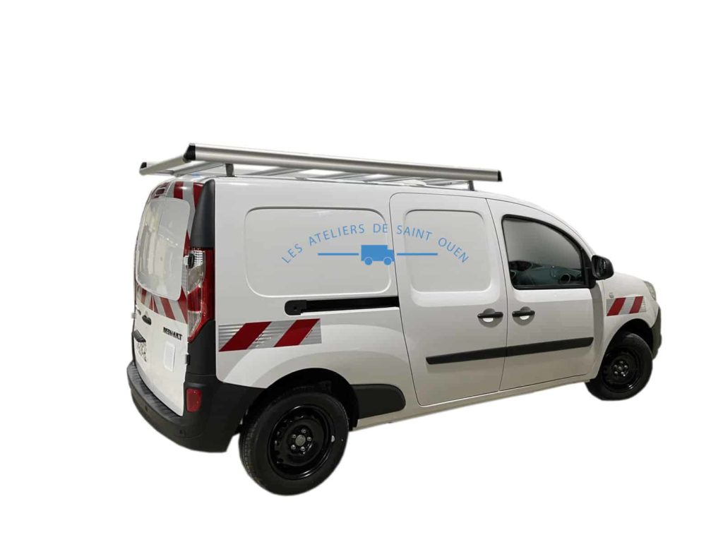 renault kangoo avec galerie et bande réfléchissante