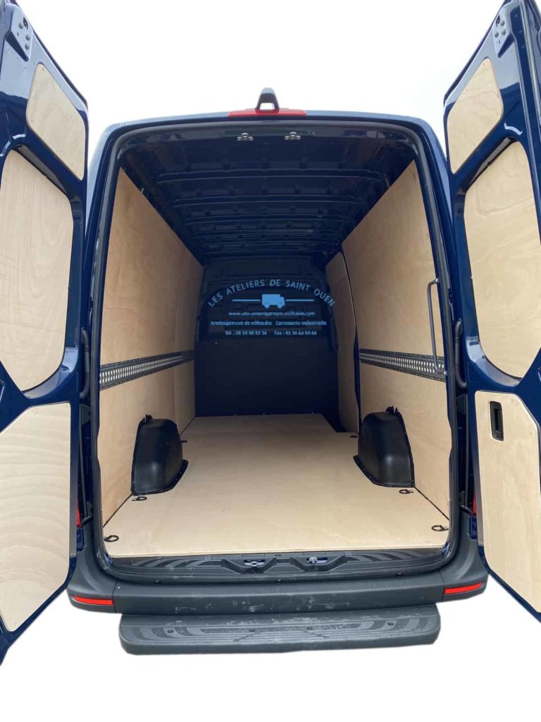 mercedes sprinter avec habillage bois et rail aéro