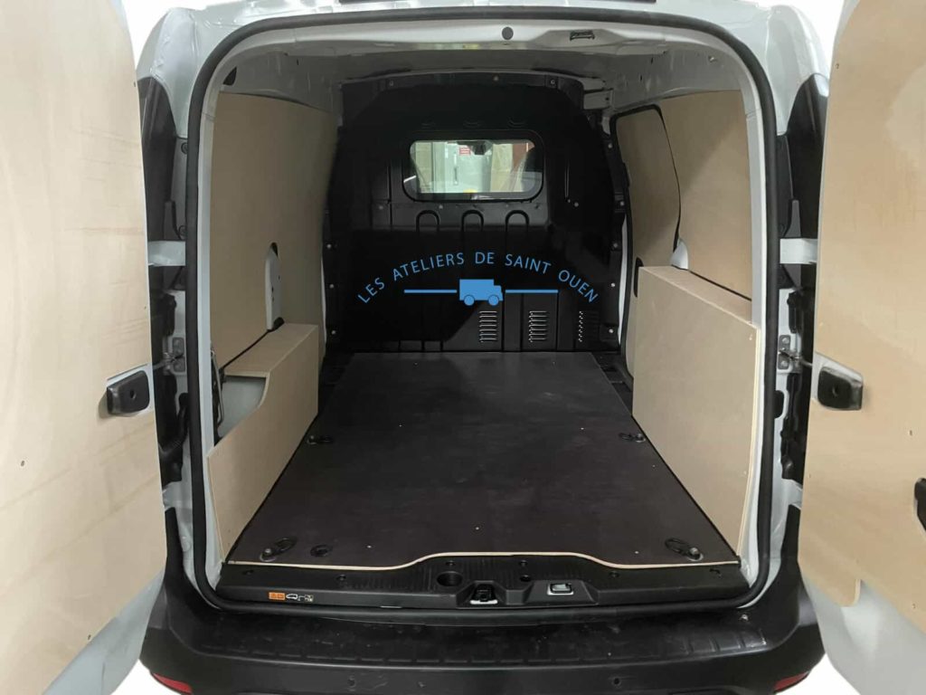 renault express van avec habillage en bois contreplaqué