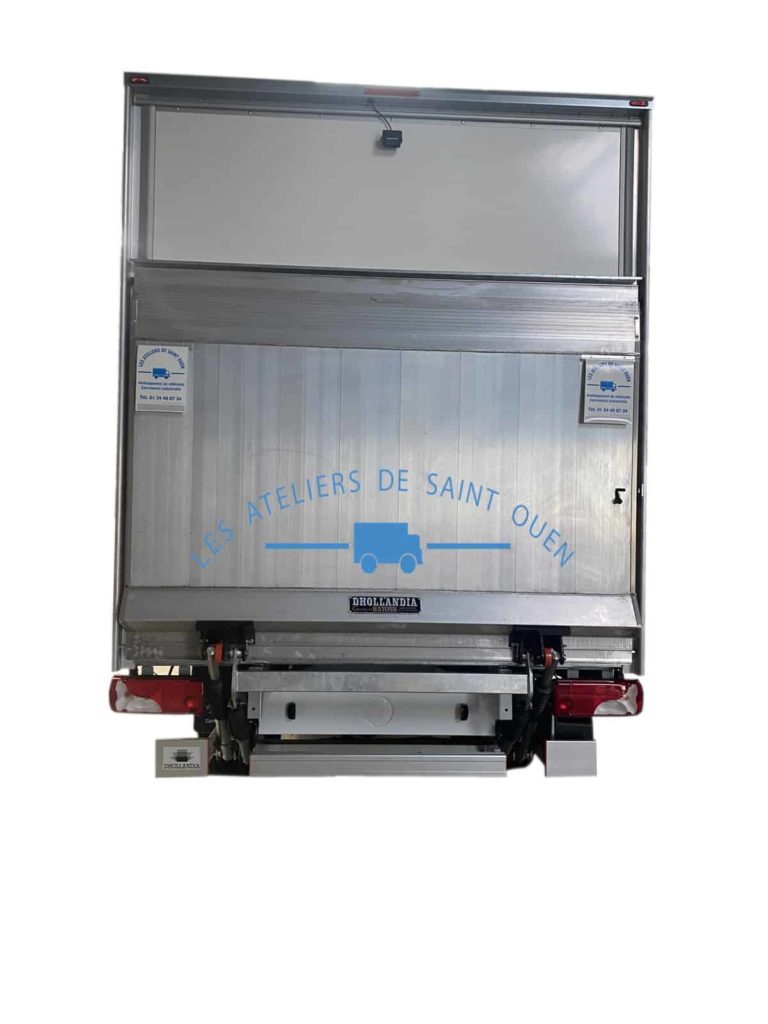 mercedes sprinter avec caisse grand volume et capucine et hayon élévateur et caméra de recul