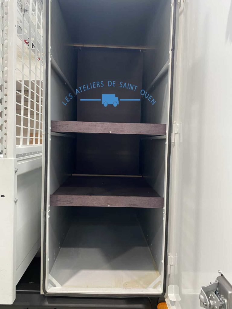 Coffre contre cabine avec deux niveaux