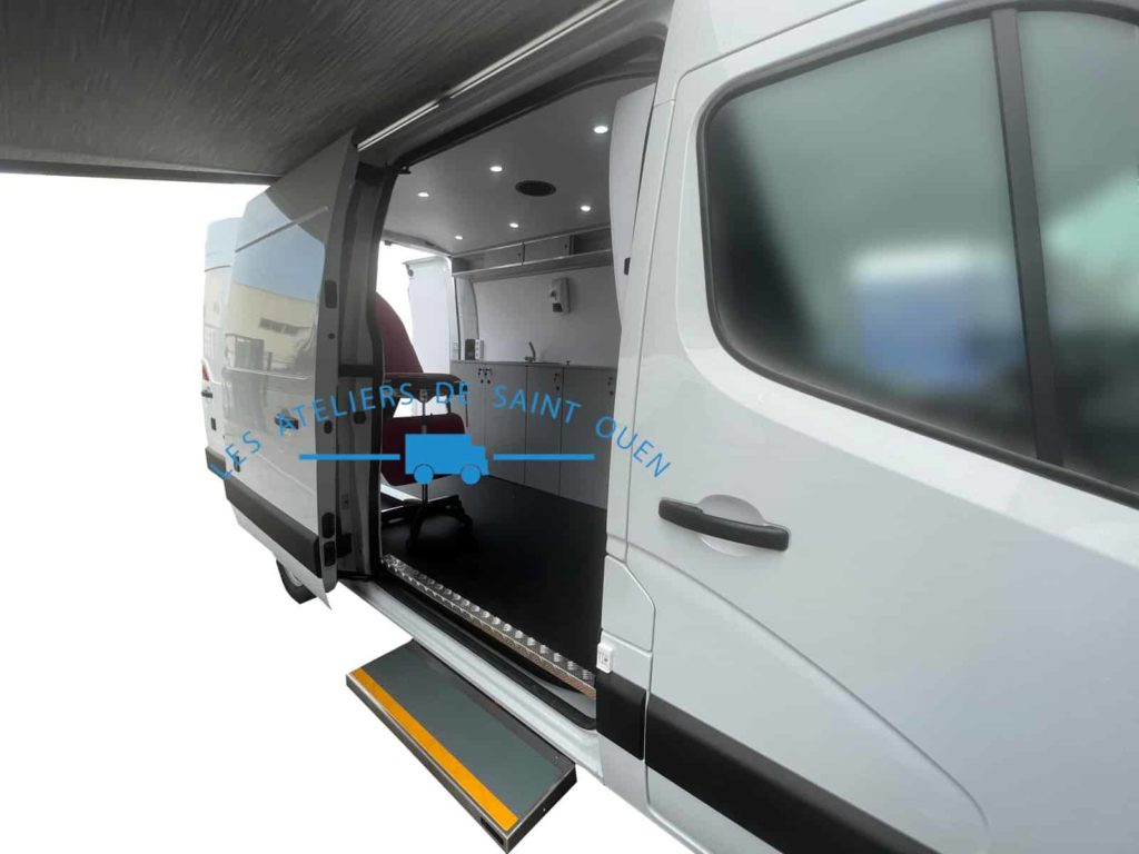 renault master sanitaire avec habillage pvc fauteuil gynécologique store batterie