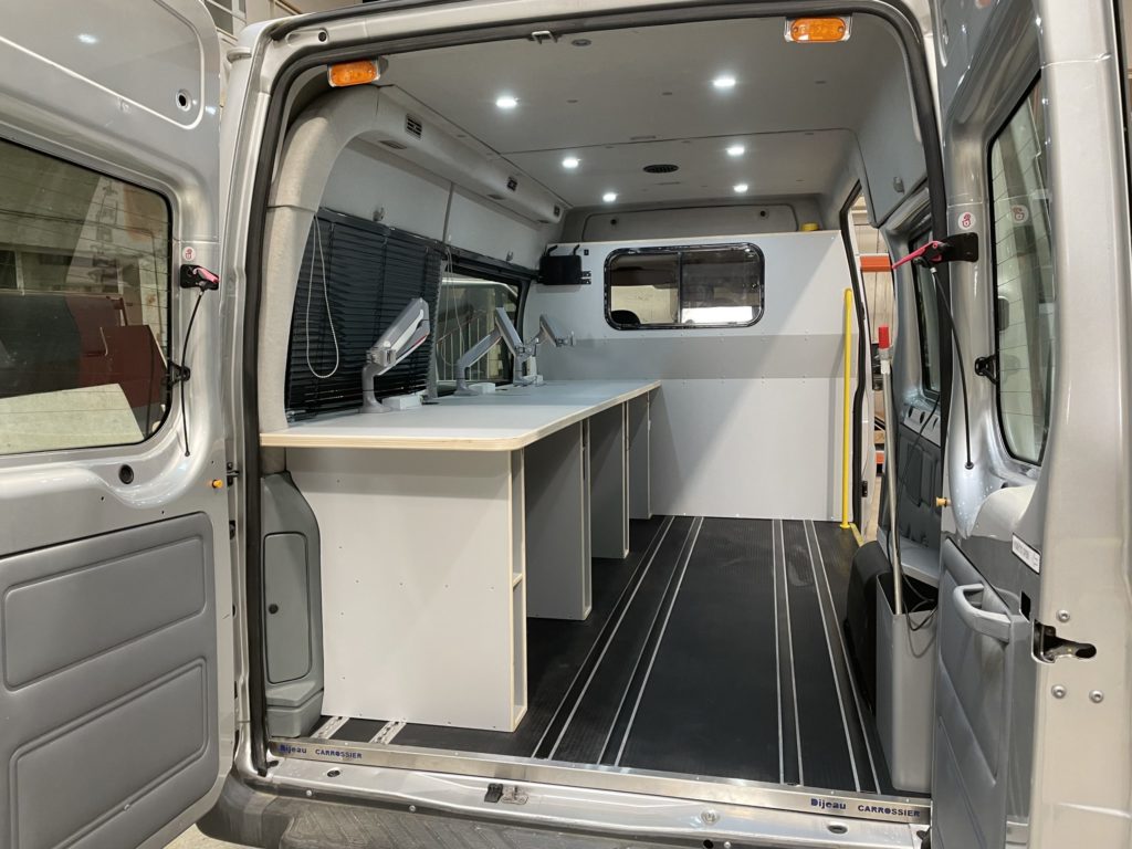 ford transit l2h2 avec bureau support avec ordinateur store plancher batterie additionnel