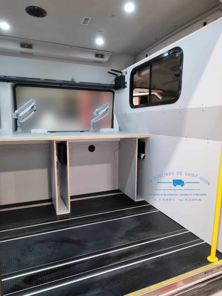 ford transit l2h2 avec bureau support avec ordinateur store plancher batterie additionnel
