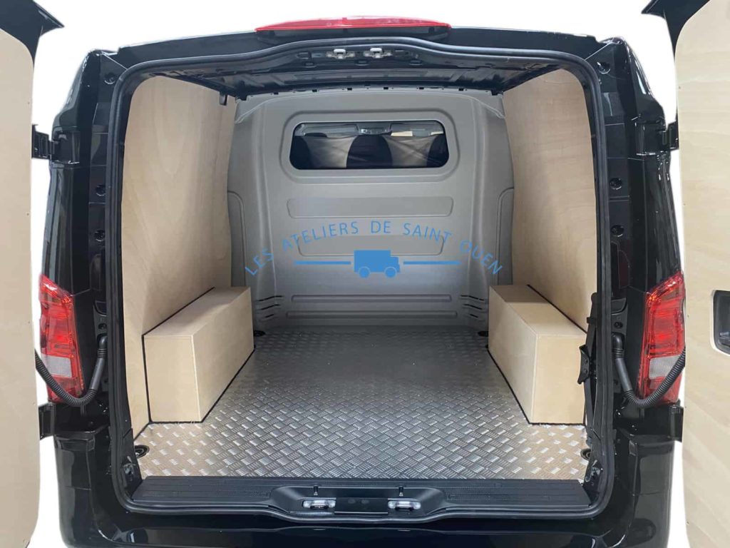 Mercedes vito avec habillage bois plancher aluminium