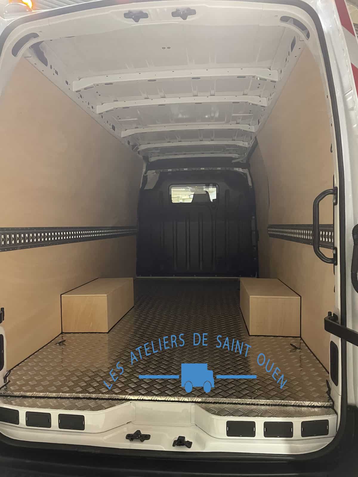 Amenagement Renault Master L2H2, plancher et protection utilitaire