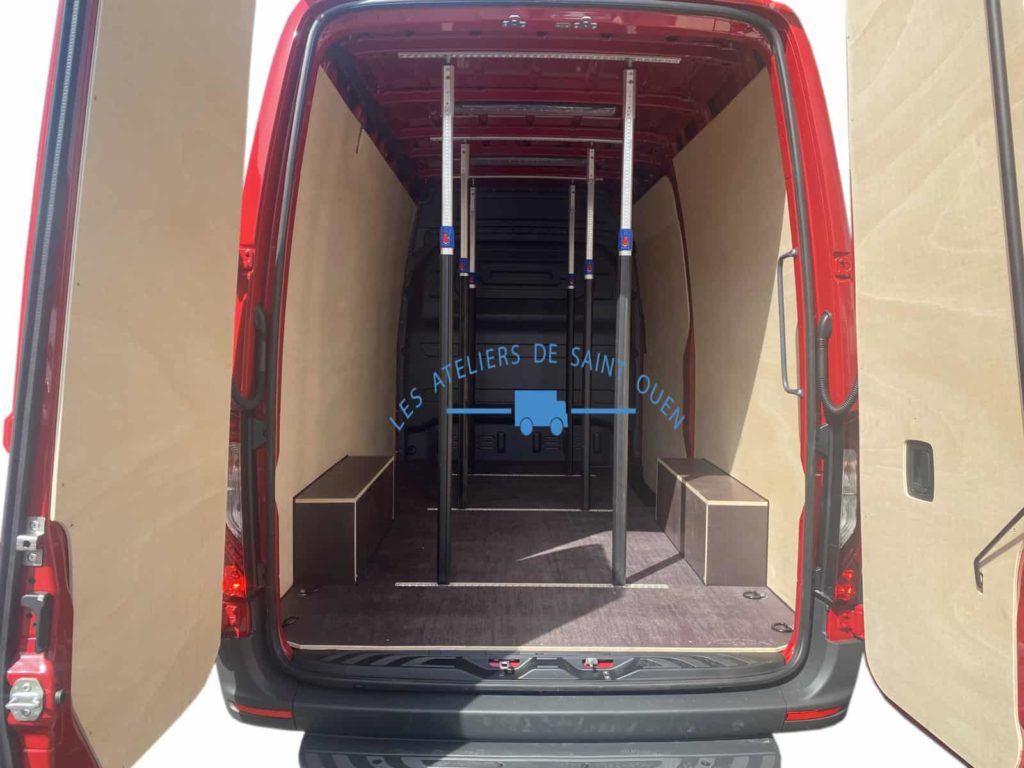 mercedes spritner avec barre de maintient et habillage bois