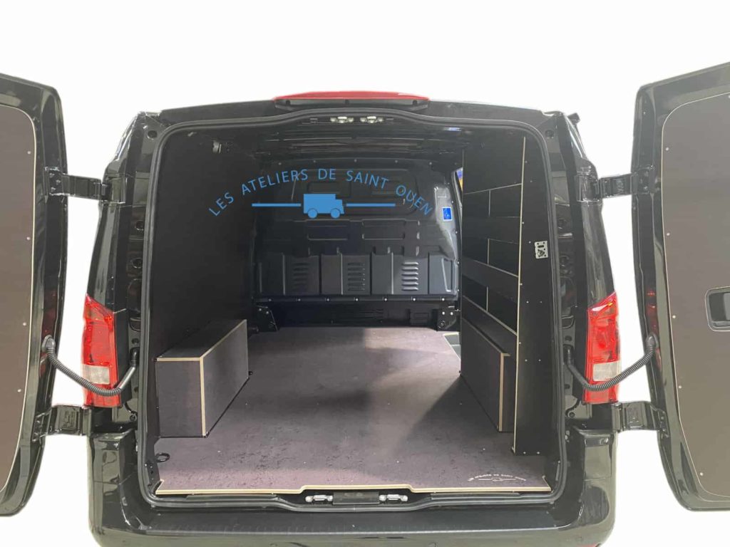 Mercedes vito avec habillage bois contreplaqué filmé brun et étagère droite