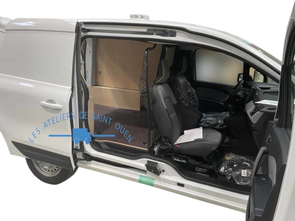 renault kangoo avec habillage bois et aérateur tournant