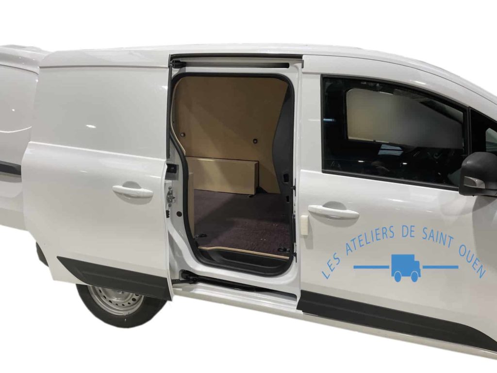 renault kangoo avec habillage bois et aérateur tournant