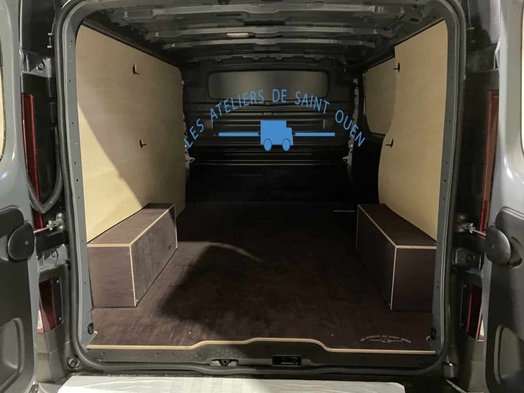 habillage en contreplaqué avec plancher antidérapant pour renault trafic