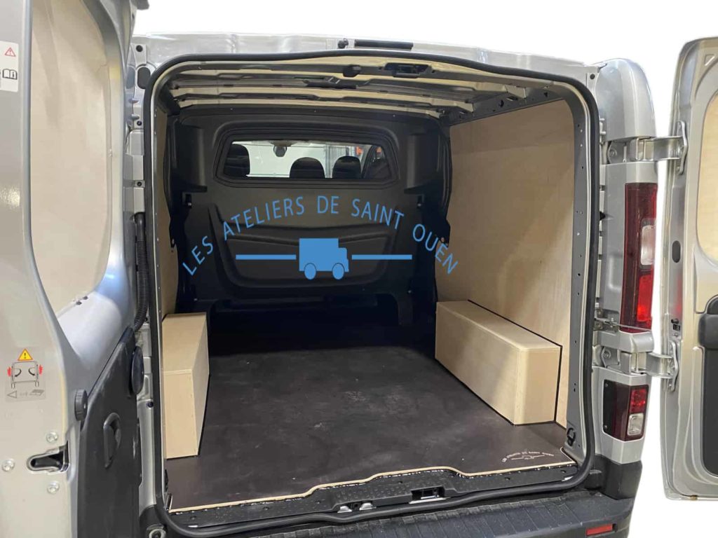 habillage en contreplaqué avec plancher antidérapant et rail universel pour renault trafic