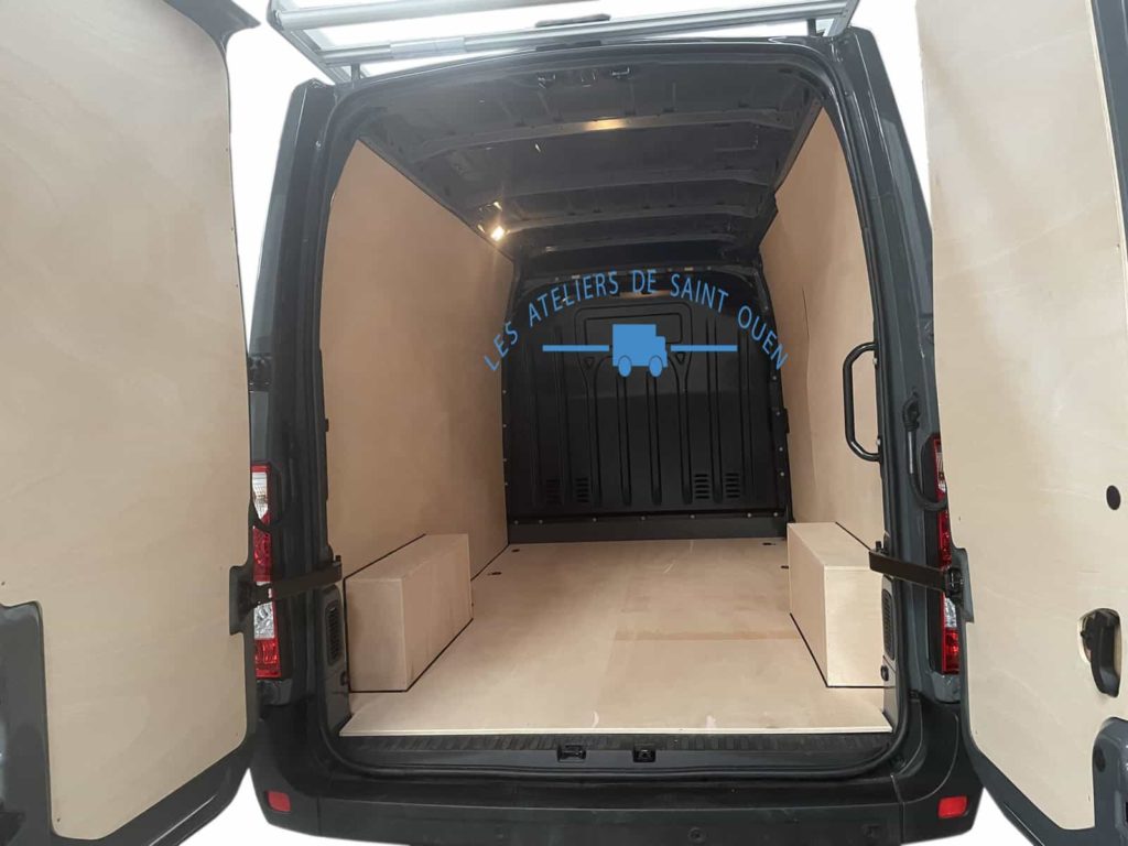 habillage en contreplaqué avec plancher antidérapant pour renault master avec galerie