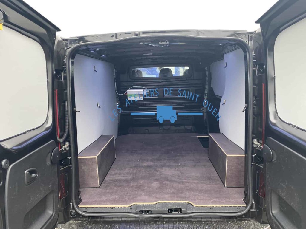 habillage en polypropylène avec plancher convertisseur d'énergie et passage de roue antidérapant pour renault express