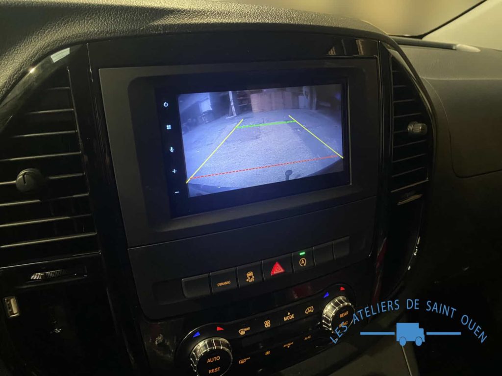 ecran carplay et android auto pour mercedes vito et caméra de recul