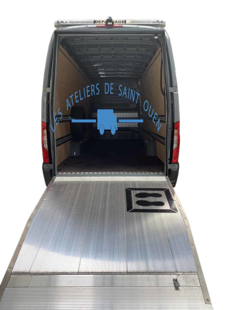 mercedes sprinter avec rampe a défilement avec hayon de chargement et caméra de recul