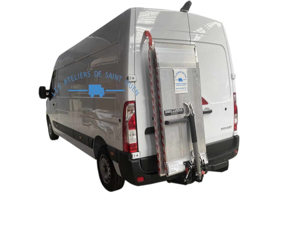 renault master avec hayon de chargement et caméra de recul