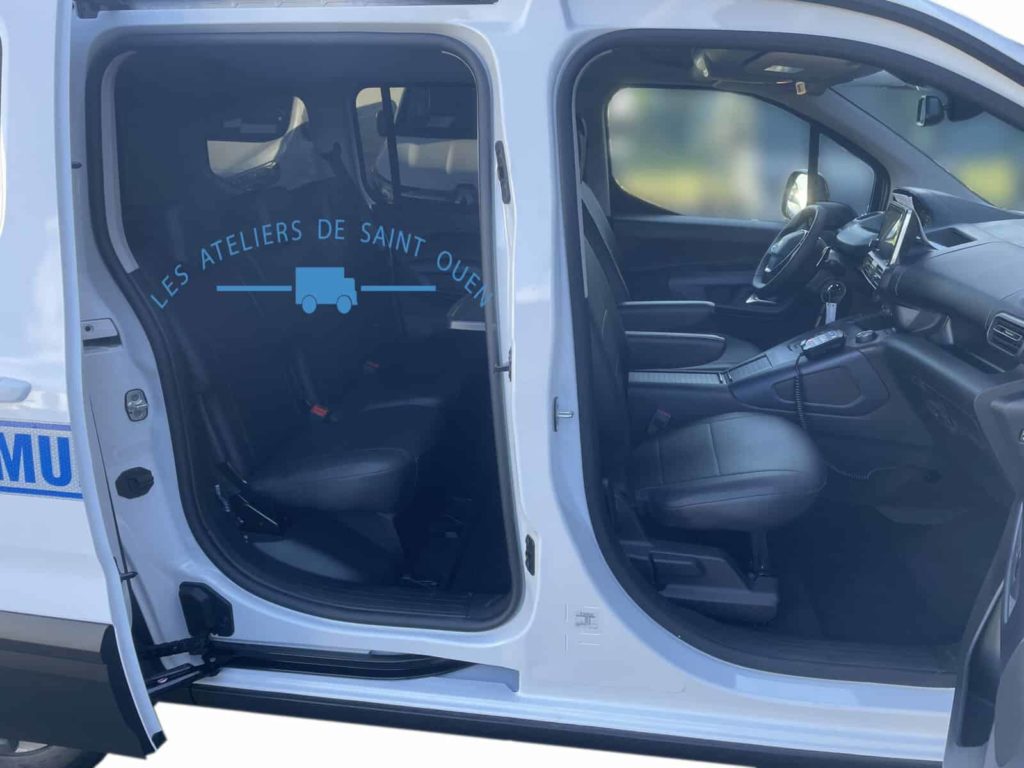 peugot rifter police municipale avec gyrophare bande réfléchissante housse vitre teinté