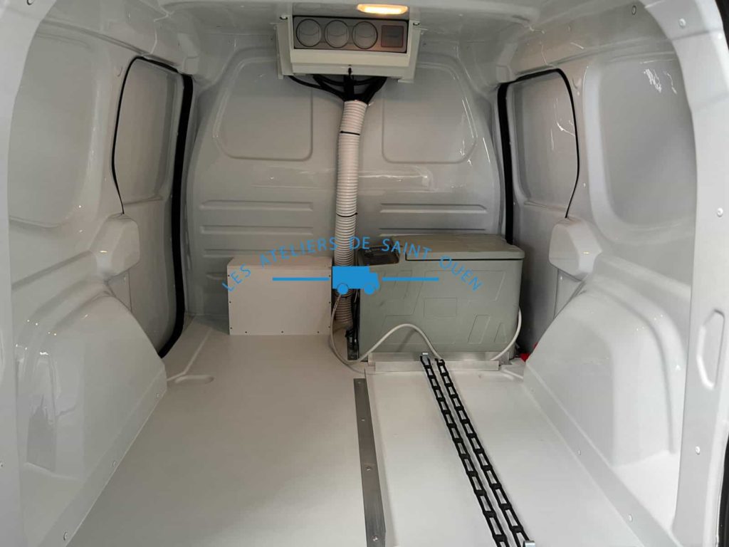 renault kangoo kit cover avec frigidaire et climatisation