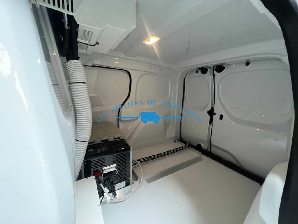 renault kangoo kit cover avec frigidaire et climatisation