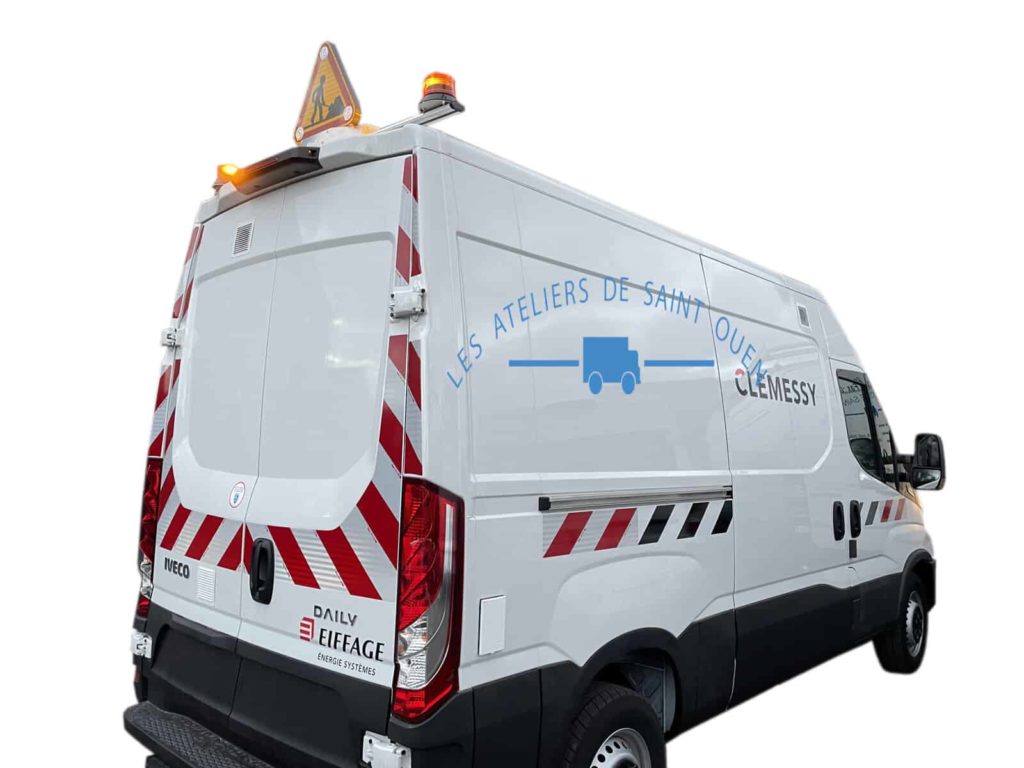 Barre gyros et triflash pour signalisation sur fourgon iveco daily