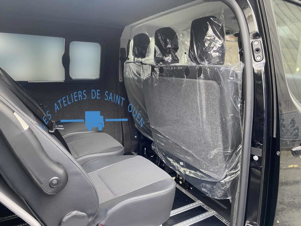 peugeot expert équipé d'une cabine approfondie 3 places, cloison de séparation.