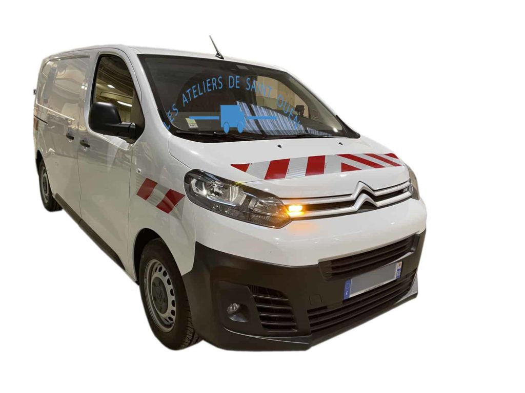 Signalisation de balisage avec bandes réfléchissantes sur citroen jumpy