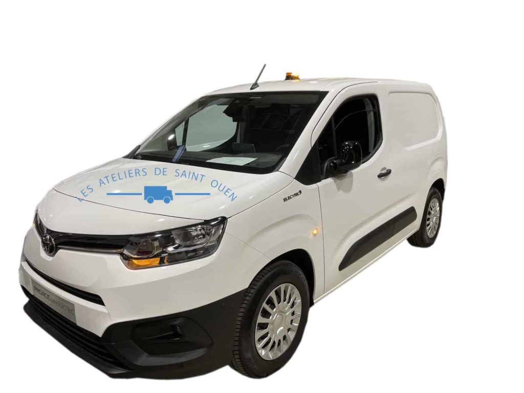 Gyrophare orange pour signalisation sur pavillon d'un toyota proace