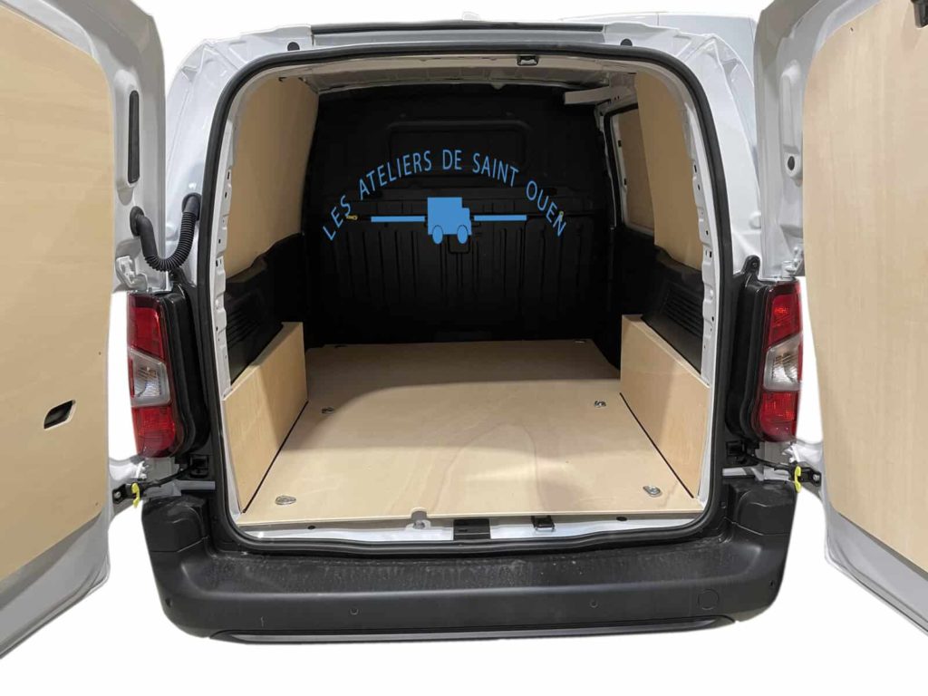 citroen berlingo équipé d'un habillage bois avec plancher brut