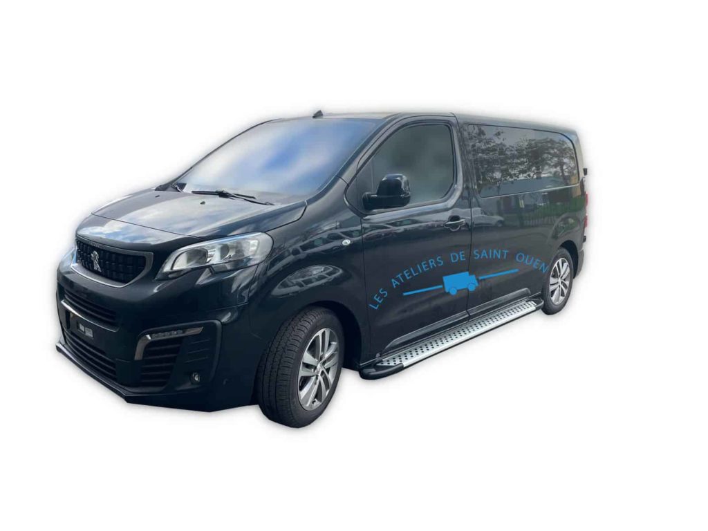 marchepied latéral installé sur un peugeot expert pour le customiser