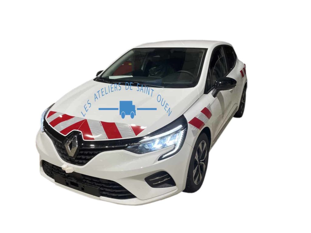 Signalisation de balisage avec bandes réfléchissantes sur megane renault